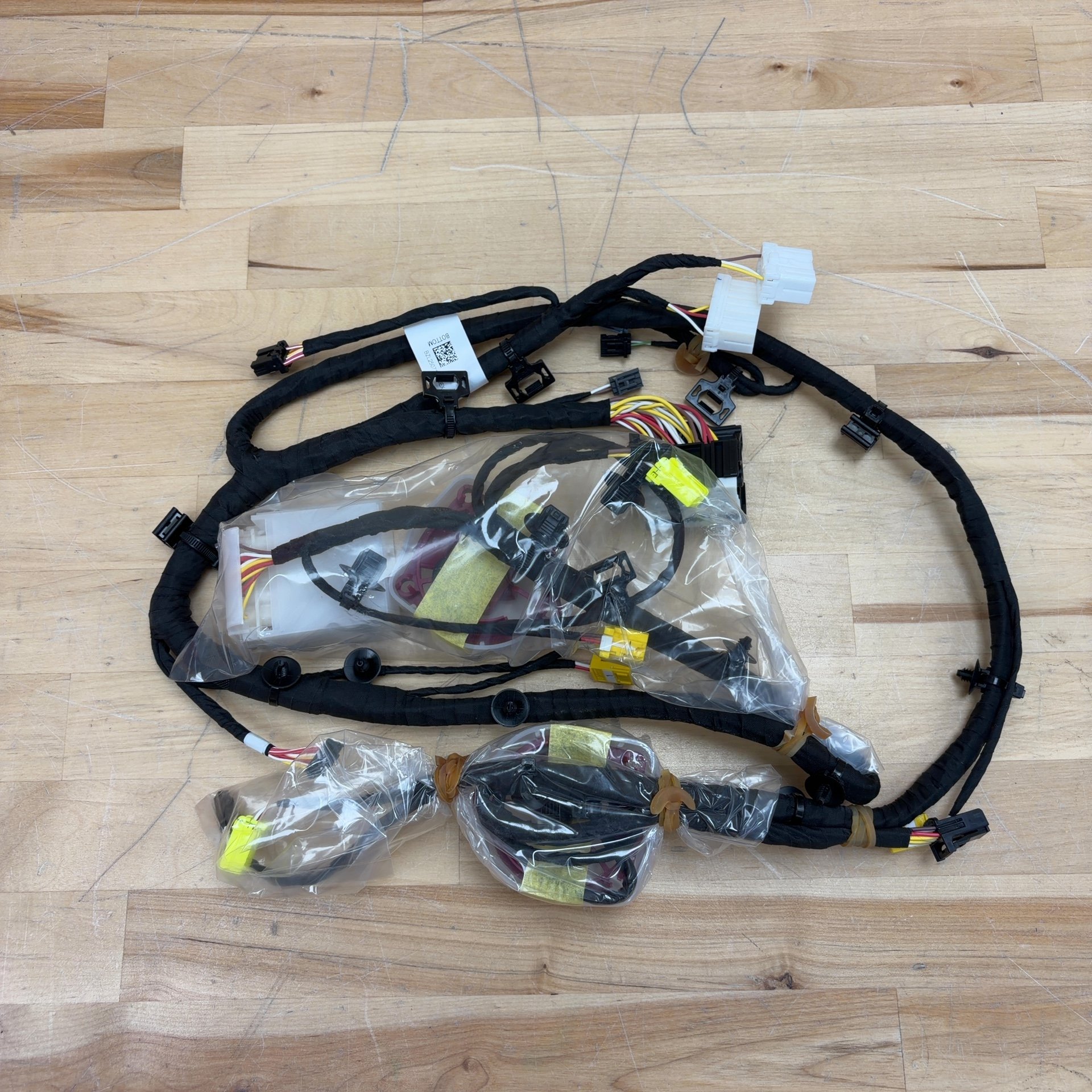 OEM ASSEMBLY  HARNESS  REAR WHEEL DRIVE  ANCILLARY Model 3/Y 1732579-01-A