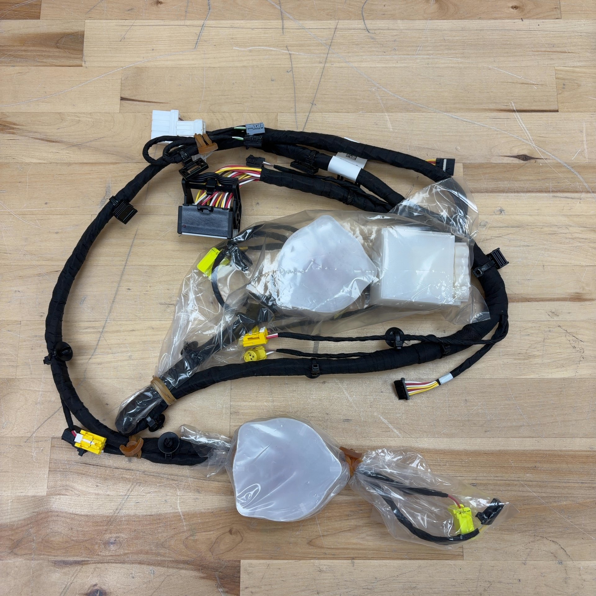 OEM ASSEMBLY  HARNESS  REAR WHEEL DRIVE  ANCILLARY Model 3/Y 1732579-01-A