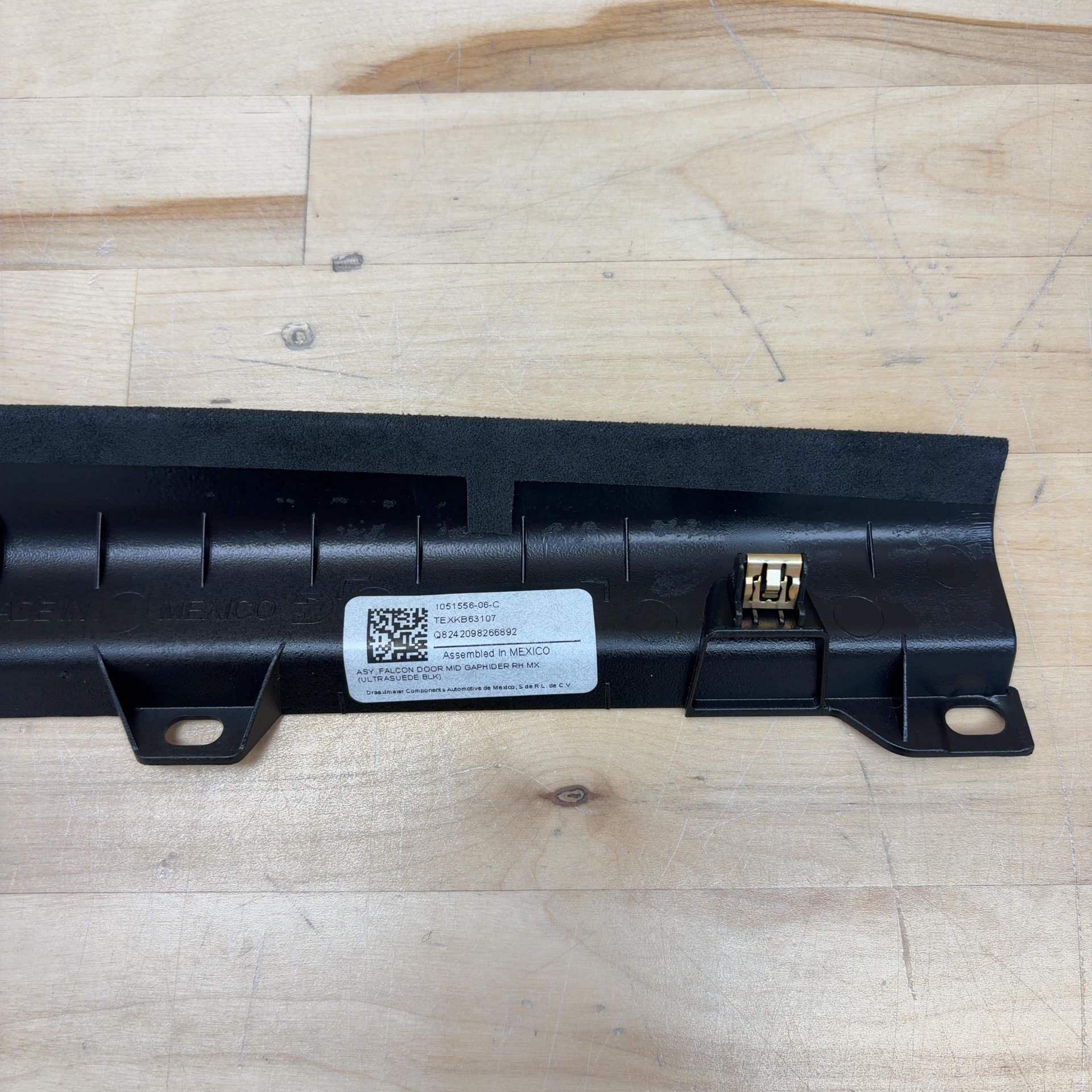 OEM FALCON DOOR MID GAPHIDER RIGHT HAND ULTRASUEDE BL Model X 1051556-06-C
